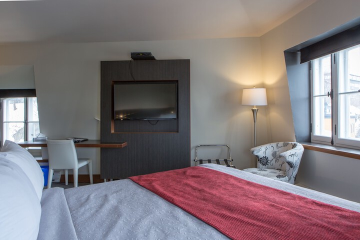 Room 33 of 62