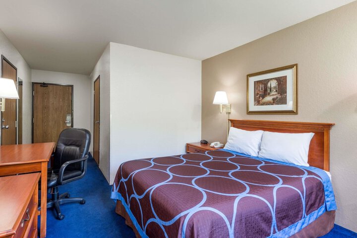 Room 18 of 43
