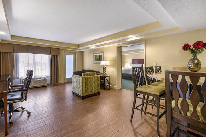 Room 52 of 119