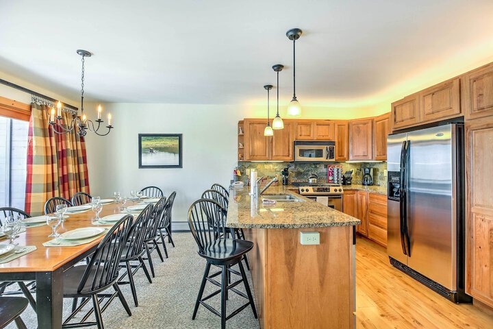 Inviting Ski-in / ski-out Condo at Jay Peak Resort!