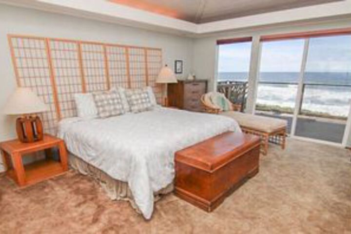 North Jetty 3 Br home by RedAwning