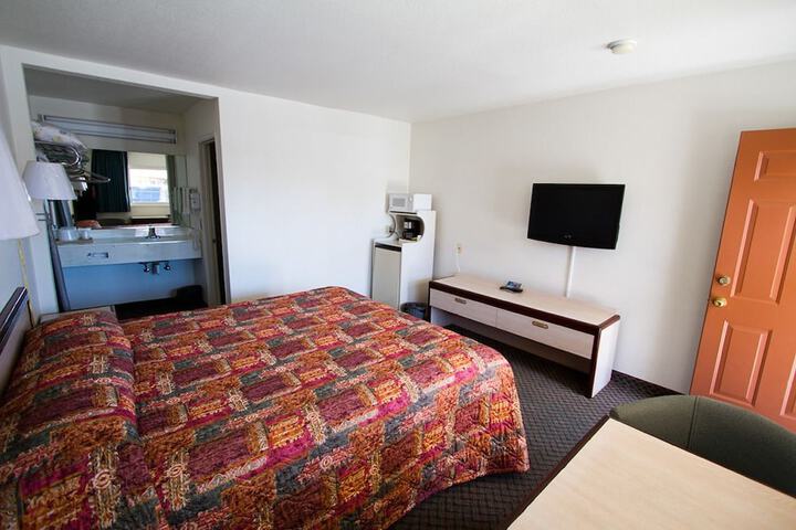 Room 27 of 33