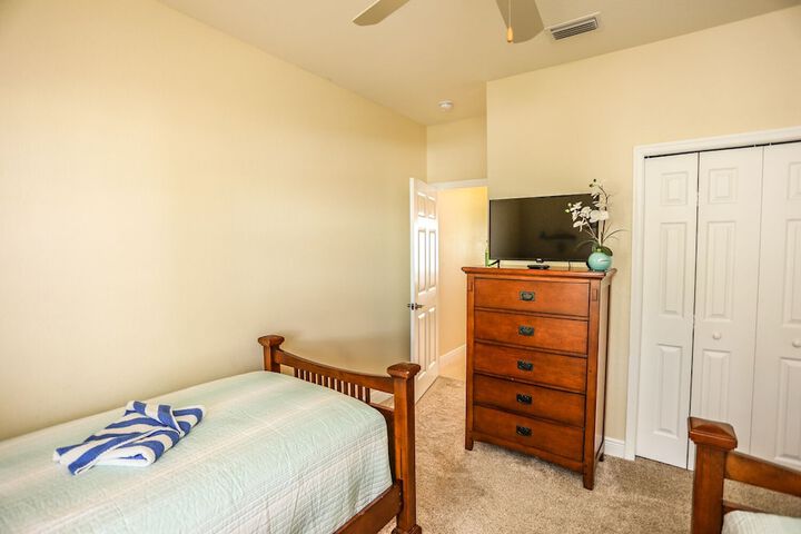 Room 13 of 27