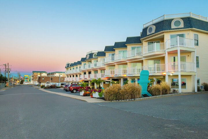 Drifting Sands Oceanfront Hotel