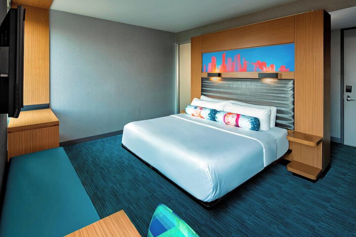 Room 25 of 76