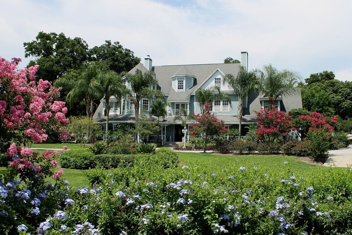 Heron Cay Lakeview Bed & Breakfast Inn