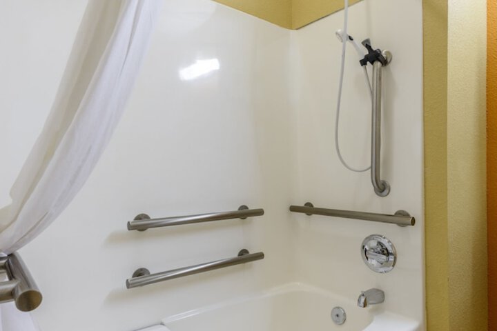 Microtel Inn & Suites by Wyndham Greenville / University Medic
