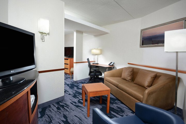 Room 13 of 38