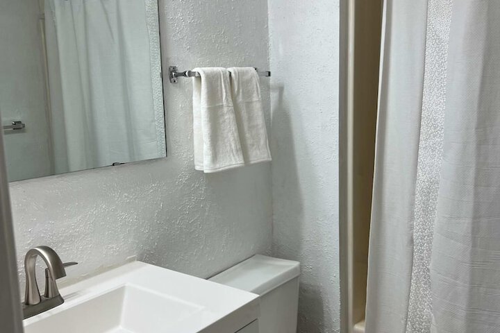 Uhost AI 2BR Condo Scenic Mountain Retreat