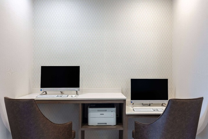 Business Center 61 of 62