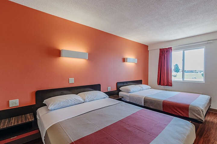 Room 13 of 34