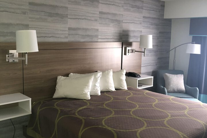 Room 9 of 27