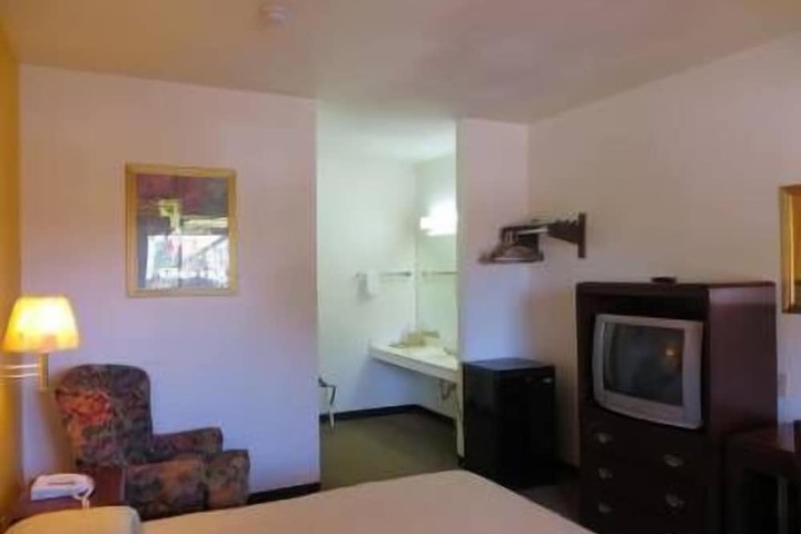 Room 32 of 37