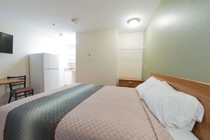 Room 11 of 24