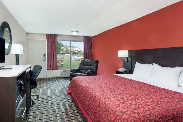 Room 7 of 15
