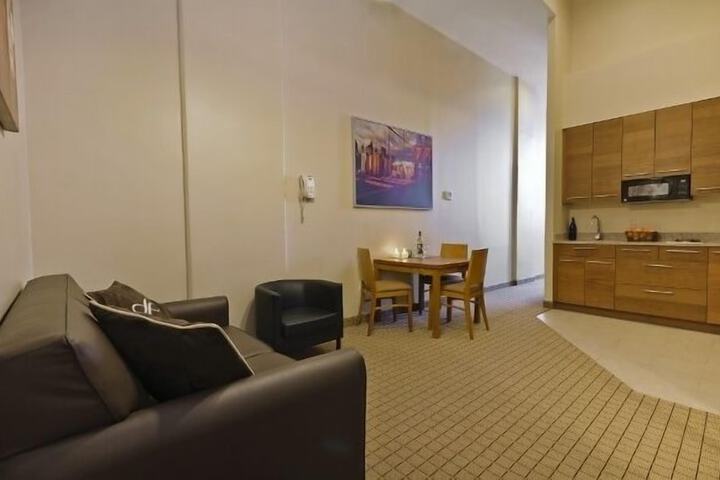 Room 32 of 44