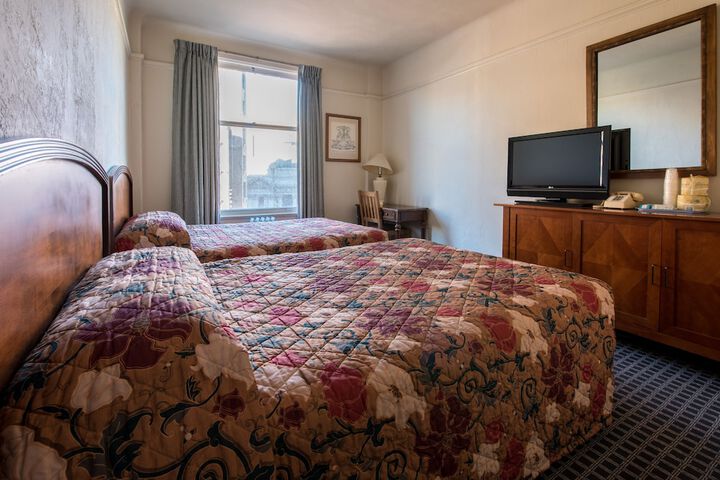 Room 28 of 38
