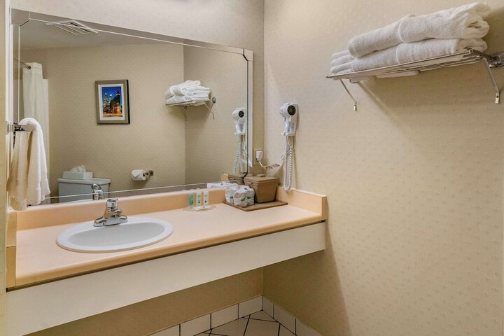 Quality Hotel & Suites