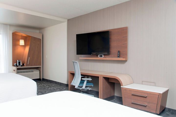 Courtyard by Marriott Holland Downtown