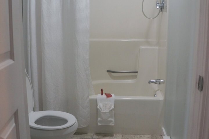 Room 32 of 71