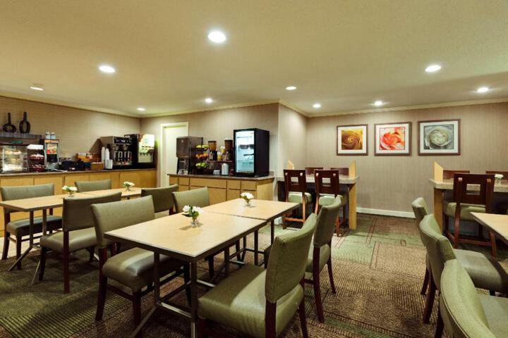 La Quinta Inn & Suites by Wyndham Chicago Willowbrook