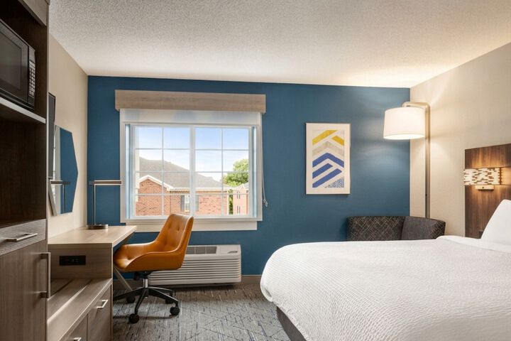 Holiday Inn Express Bowling Green by IHG
