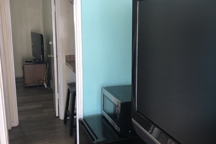 Room 27 of 65