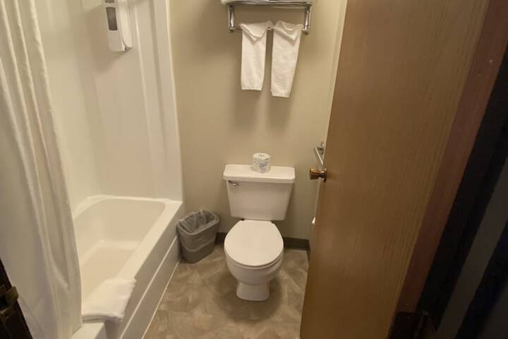 Room 22 of 38