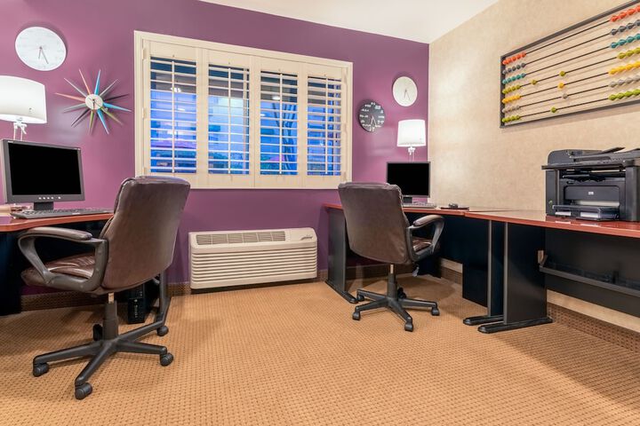 Business Center 40 of 41