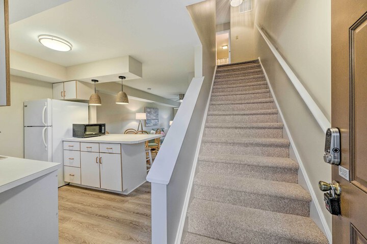 Brigantine Condo w / Beach Access & Pool Views