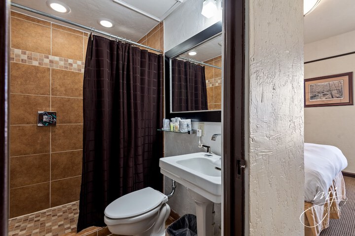 Room 28 of 58