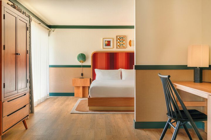 Room 28 of 42