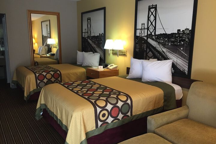 Room 17 of 33