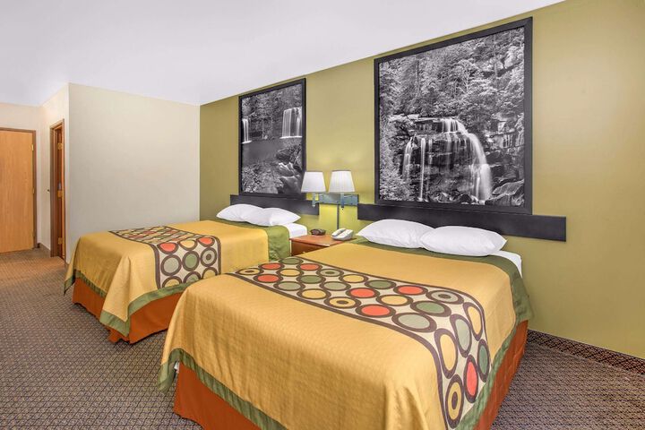 Room 4 of 16