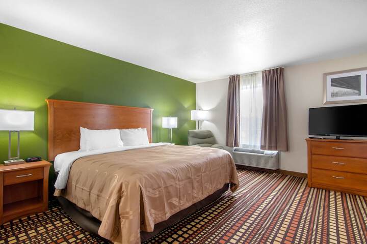 Room 9 of 28