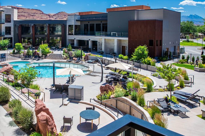 Hoodoo Moab Curio Collection by Hilton