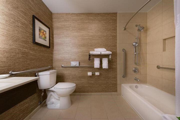 Room 32 of 59