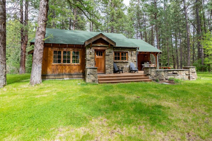 Lake Creek Lodge