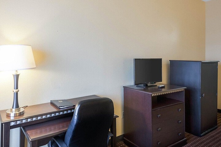 Comfort Inn & Suites Regional Medical Center
