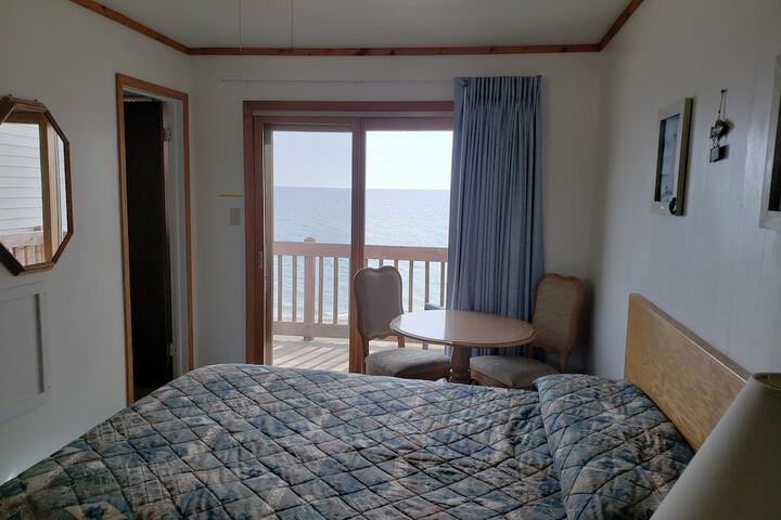 Algoma Beach Motel