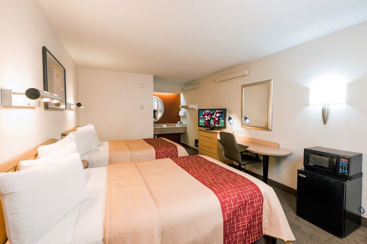 Room 7 of 18