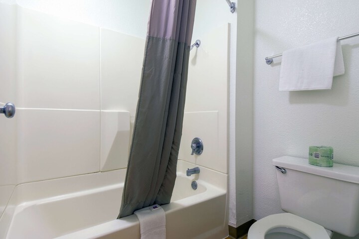 Room 13 of 26