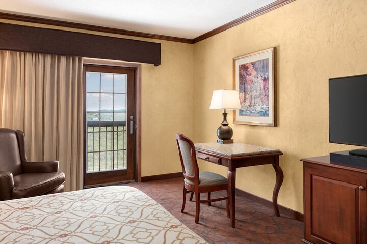 Room 33 of 92