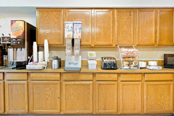Breakfast/Coffee Service 13 of 14