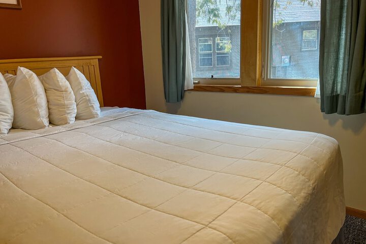 Room 52 of 146