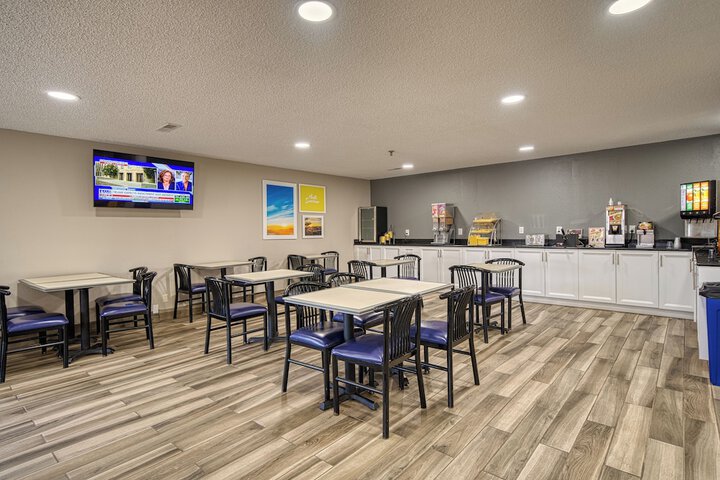 Days Inn by Wyndham Sturgis