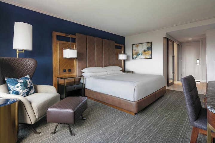 Room 52 of 95