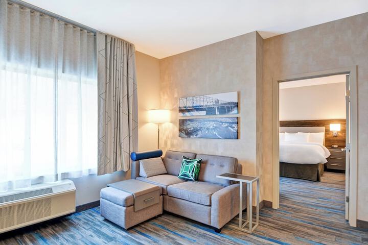 Room 16 of 32
