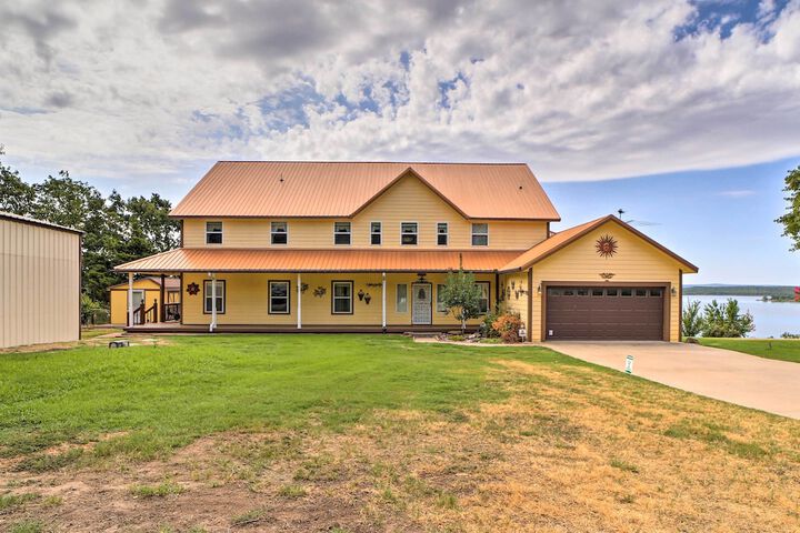 Waterfront Lake Eufaula Home: Multi-level Balcony