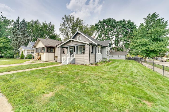 Pet-friendly Home w / Yard Near Downtown Royal Oak